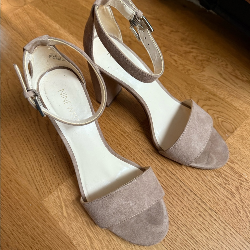 Nine West Tan Heels Classic Pointed Toe